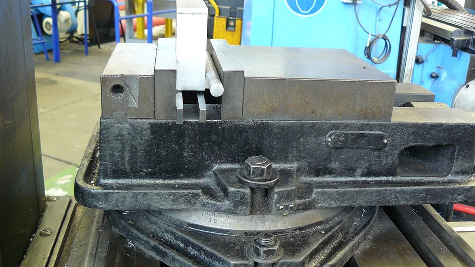 milling machine vise reference photograph